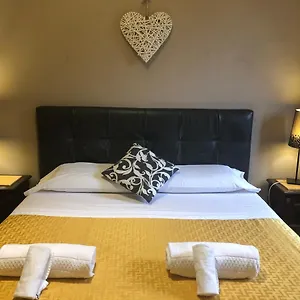 Casale Dei Massimi 2*, Roma Italia
